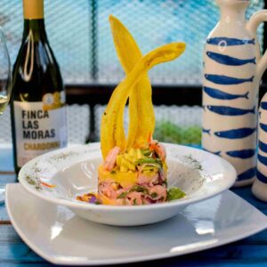 Causa de camarones y aguacate