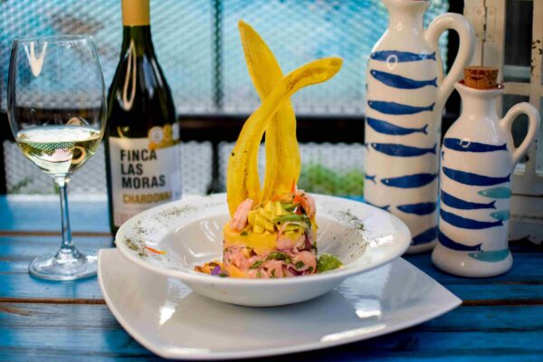 Causa de camarones y aguacate