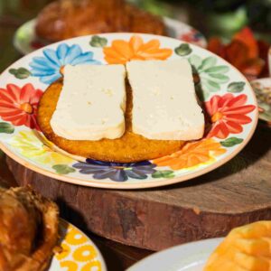 Arepa de chocolo con queso